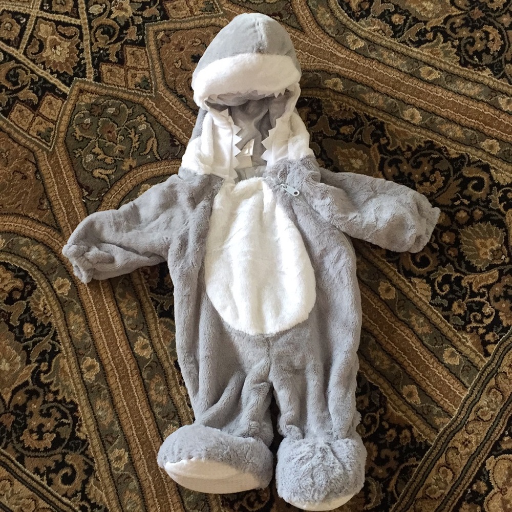 Cute Shark Costume!!